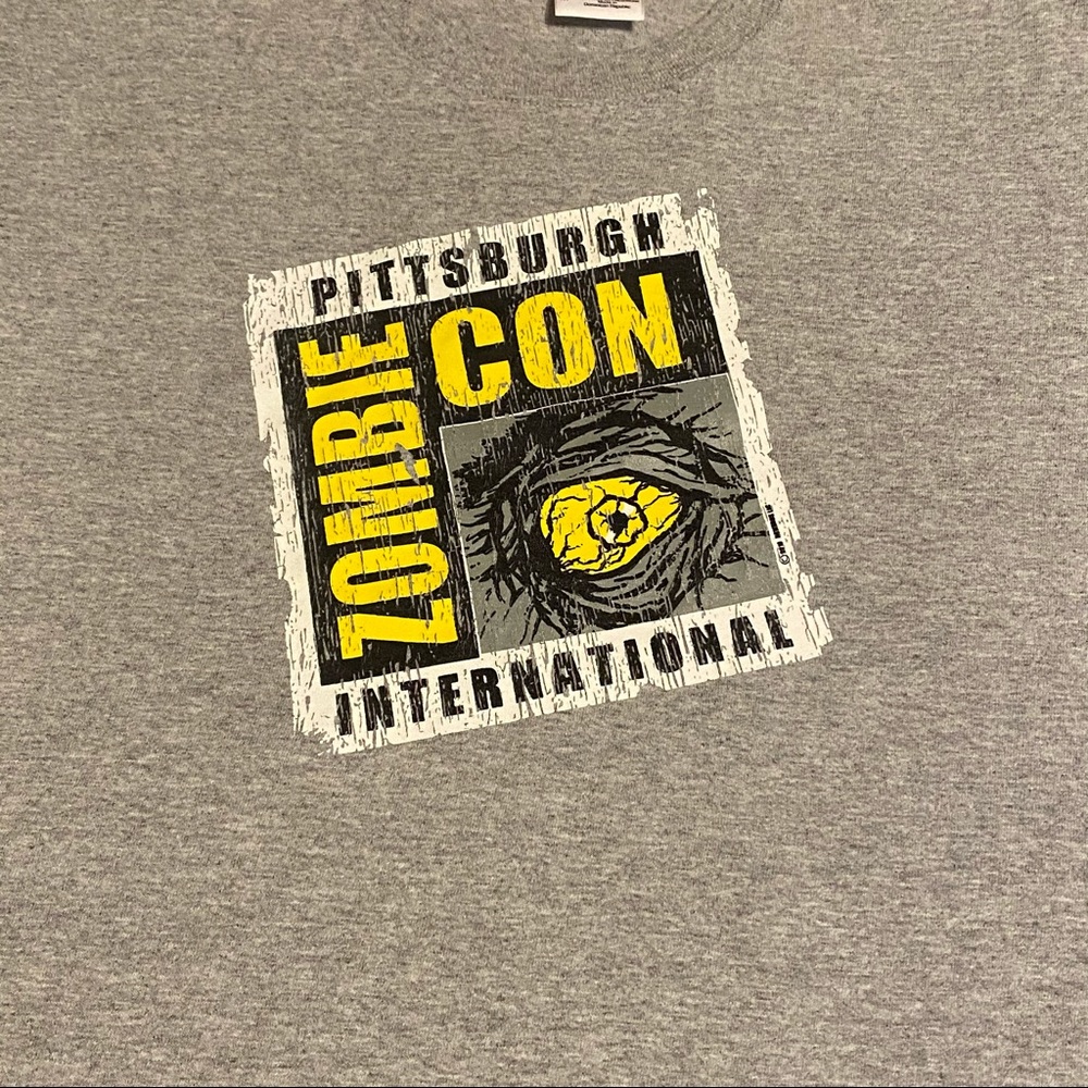 Men’s Zombie Con Shirt Med Gray Walking Evil Dead Comic-Con Comicon - Picture 2 of 7